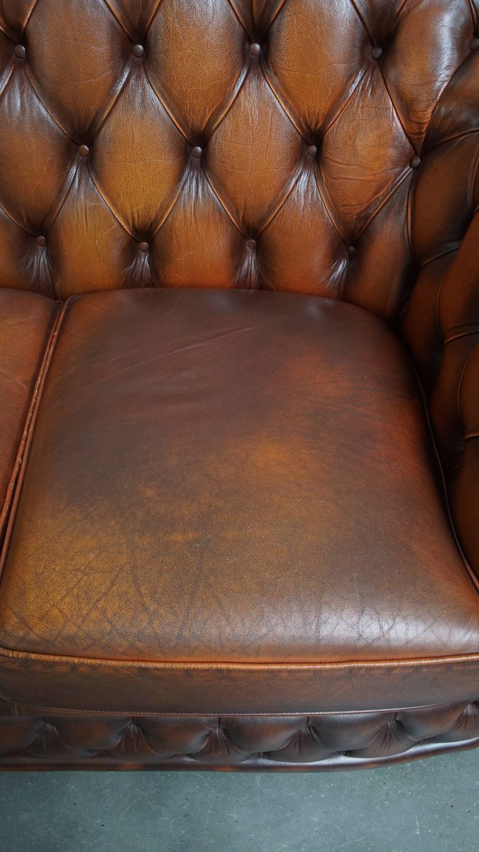 Mooie En Complete Set Van Een 2,5 Zits En 2 Zits Bruine Engelse Rundleren Chesterfield Bank image 23