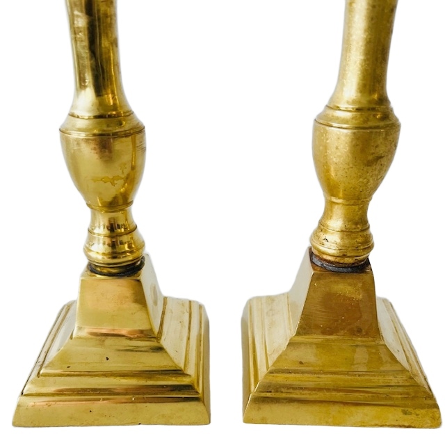 Set Zware Vlaamse Messing Gouden Kandelaars Vierkant 1900’s image 5