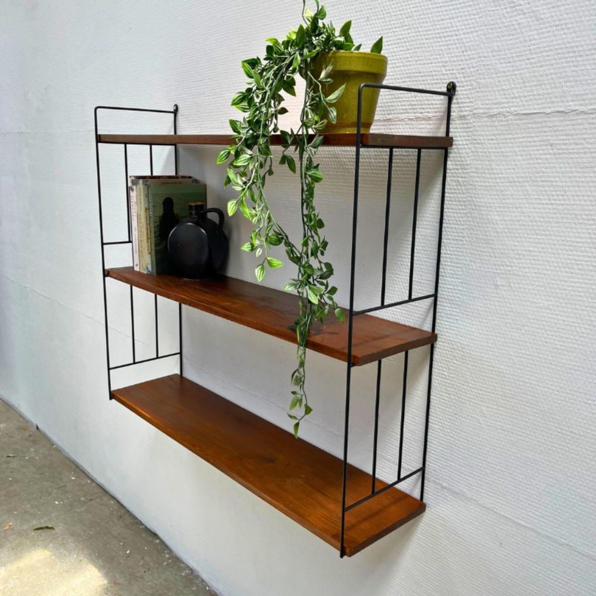 Vintage Wandrek Met 3 Houten Planken En Draadstaal Dragers image 4