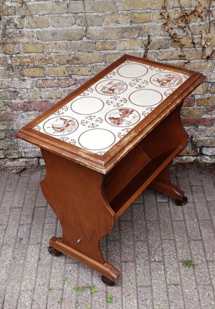Charmant Frans Vintage Bijzettafeltje Lectuurbak Met Wieltjes En Tegels image 6