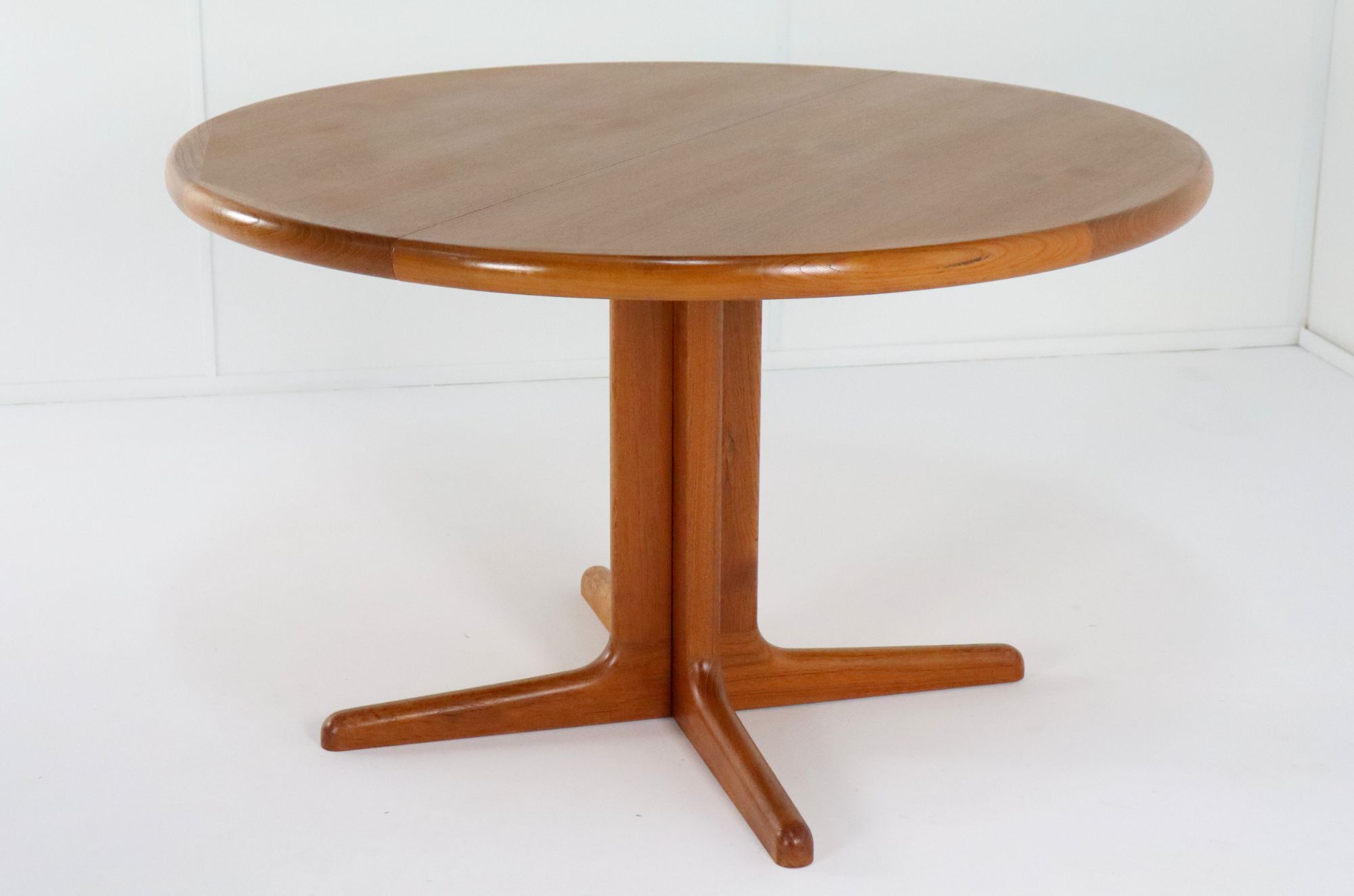 Vintage Johs. Kristoffersen & Son Ronde Eettafel Tafel 'bjerget' image 3