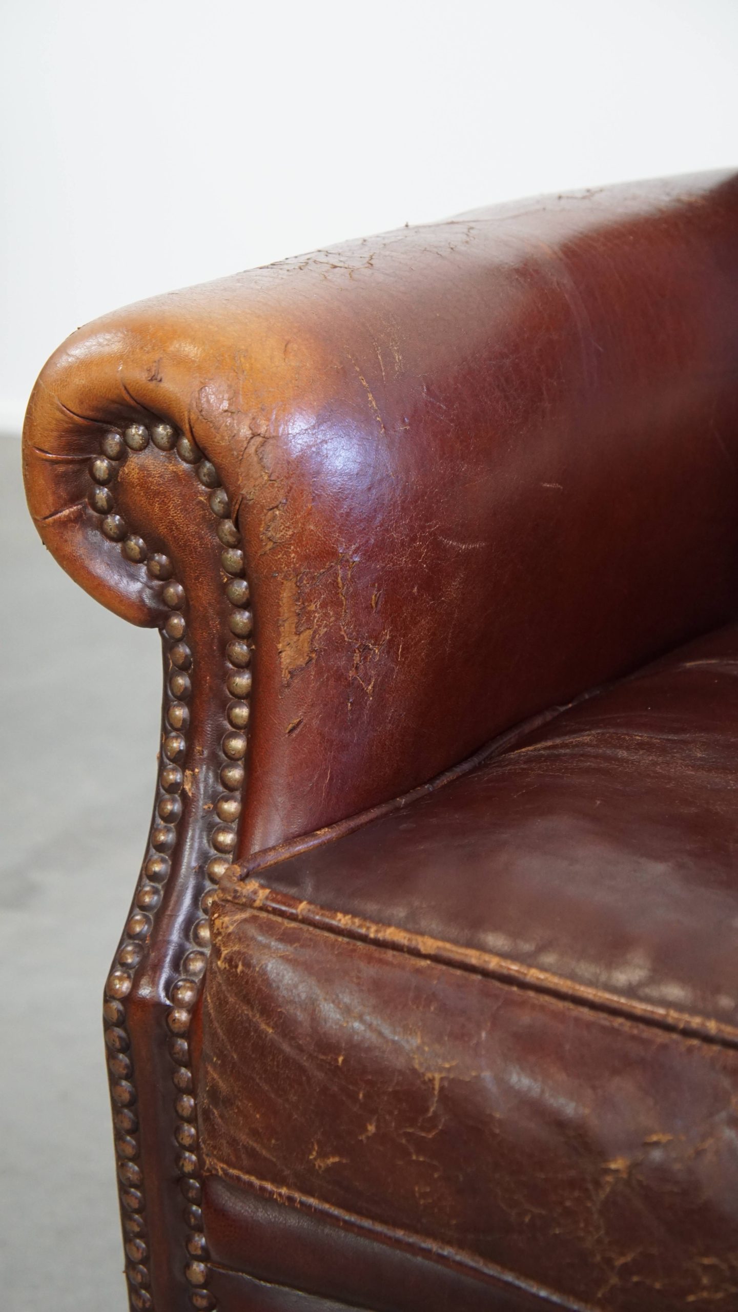 Karkatervolle Vintage Schapenleren Armchair/ Fauteuil Met Warme Kleuren En Een Mooi Patina image 11