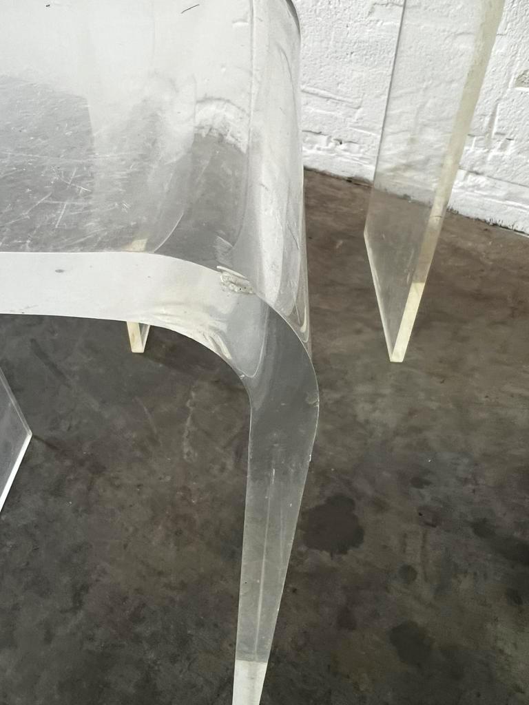 Set Van 2 Vintage Plexi Curved Bijzettafeltjes / Sidetables image 11