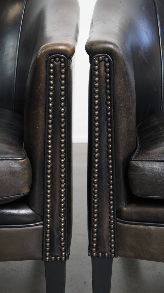 Unieke Set Van 2 Subtiele Zwart/ Grijze Schapenleren Clubfauteuils Met Een Mooi Patina image 10