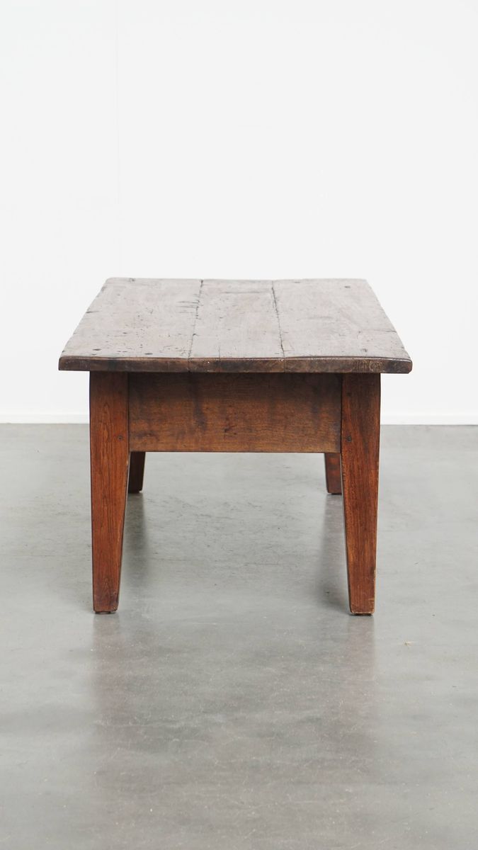 Charmante En Praktische Antieke Franse Salontafel Met Opvallende Kleuren Een Mooi Patina image 3
