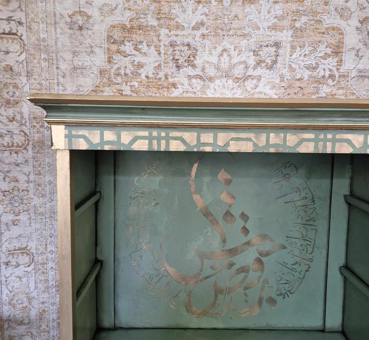 Vintage Look Kast In Groen En Goud image 4