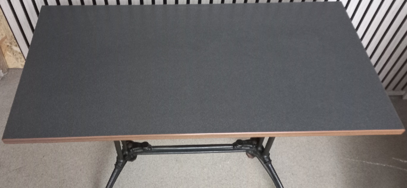 Gietijzeren Grote Terrastafel Met Formica Tafelblad. image 8