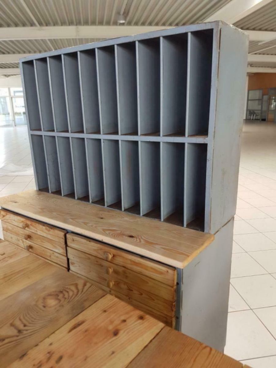Industriele Ladekast, Dressoir , Postkast In 2 Delen image 4