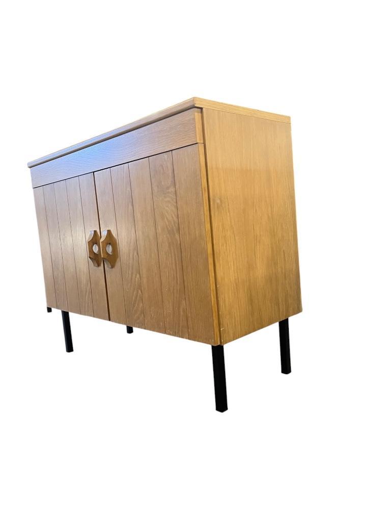 Vintage Kast / Commode Met Stalen Pootjes image 16