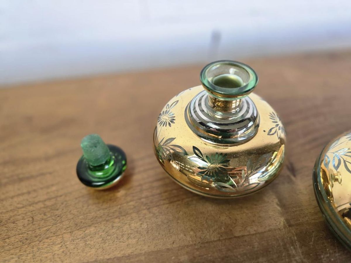 Set Van 3 Vintage Glazen Potjes / Parfumset / Toiletset image 5