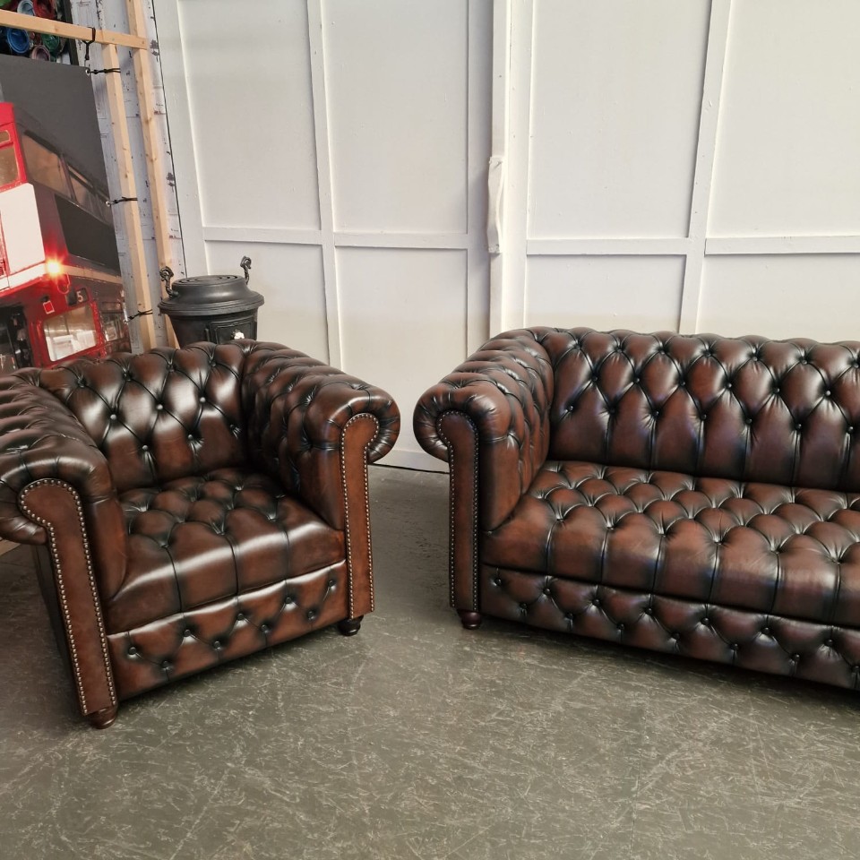Chesterfield 3-zits + Fauteuil – Knopenzit – Antiek Bruin image 3