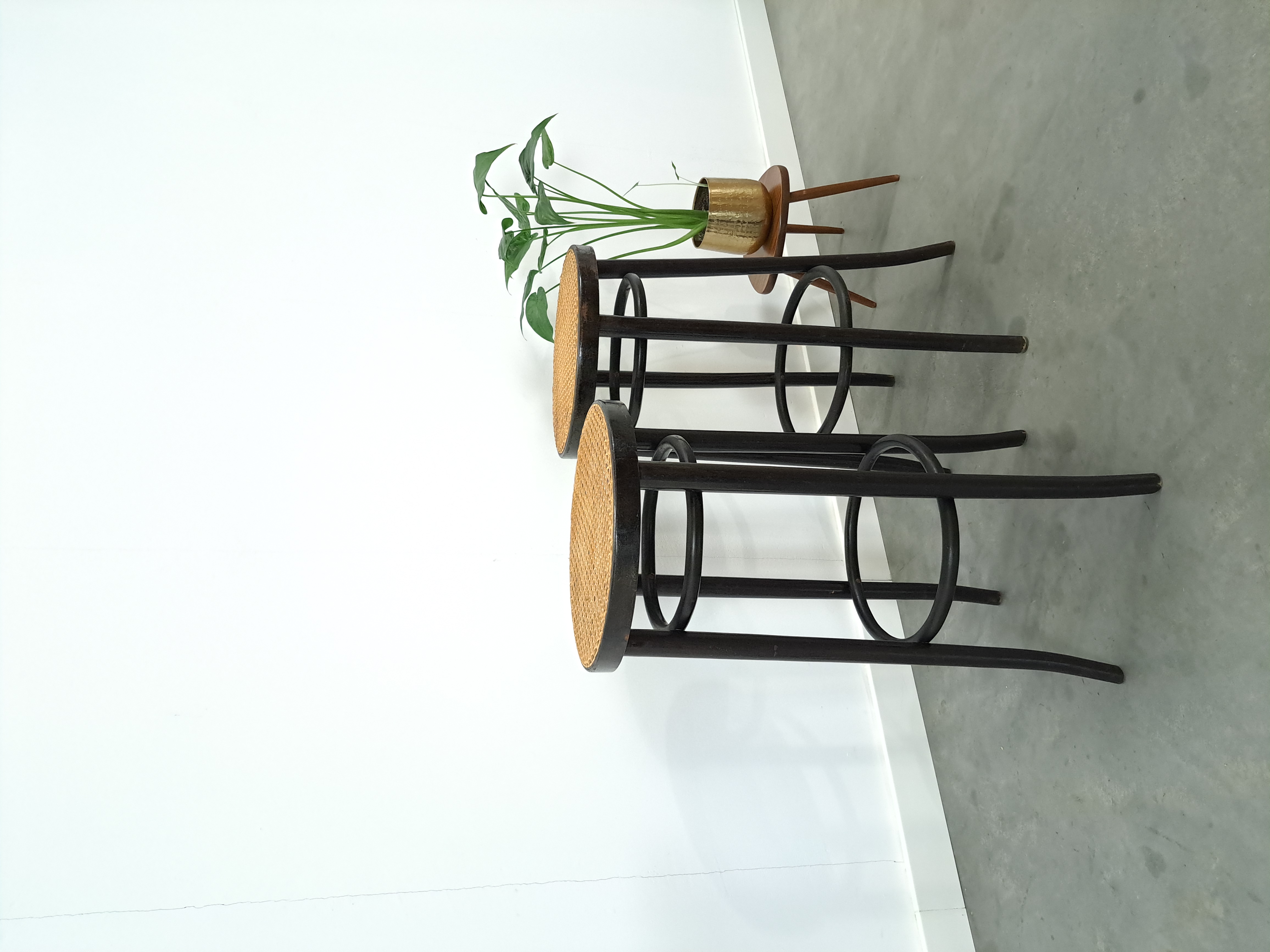Set Jaren 50 Houten Barkrukken Met Webbing Uit Frankrijk image 4