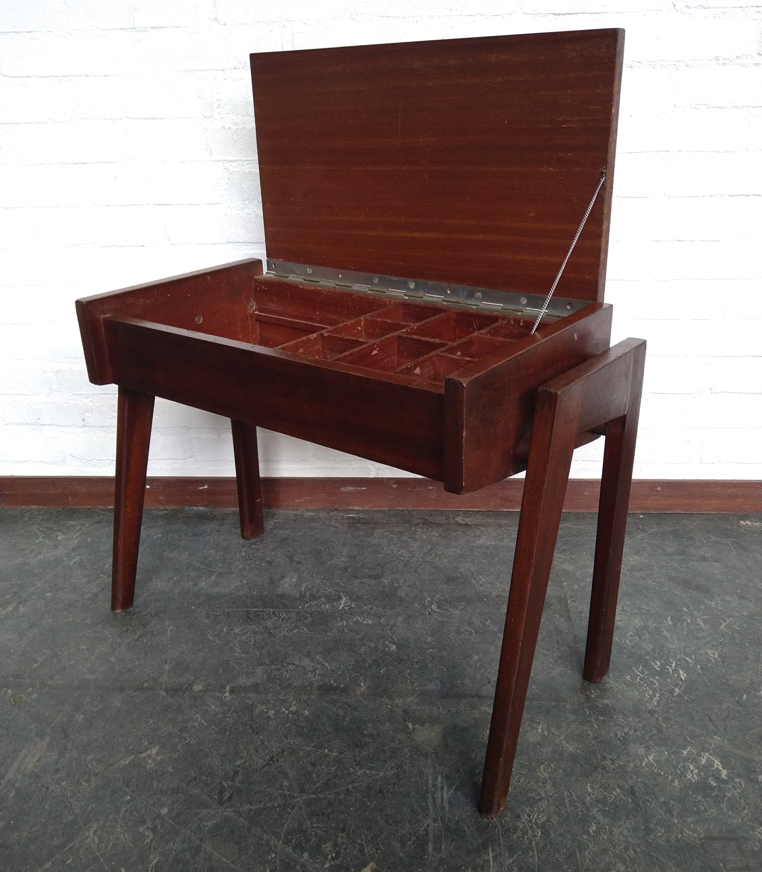 Design Naaibox/bijzettafeltje Scandinavisch Teakhout image 5