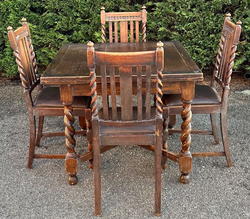 A 1920S Oak Draw-Leaf Dining Table, On Barley-Twist Legs  And 4 Stoelen image 14