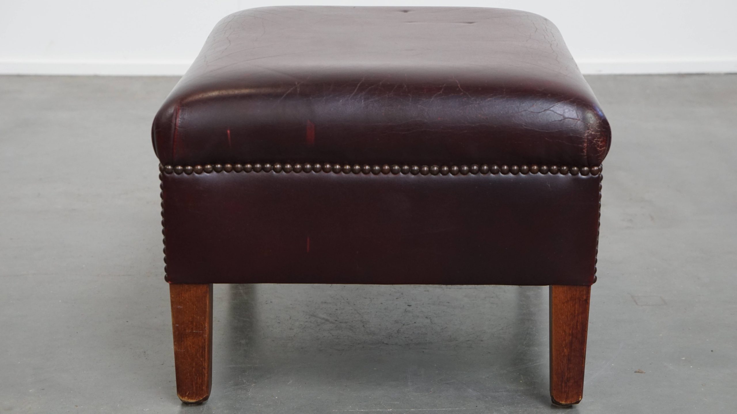 Set Van 2 Mooie En Comfortabele Bordeauxrode Rundleren Oorfauteuils + Hocker In Engelse Stijl image 23