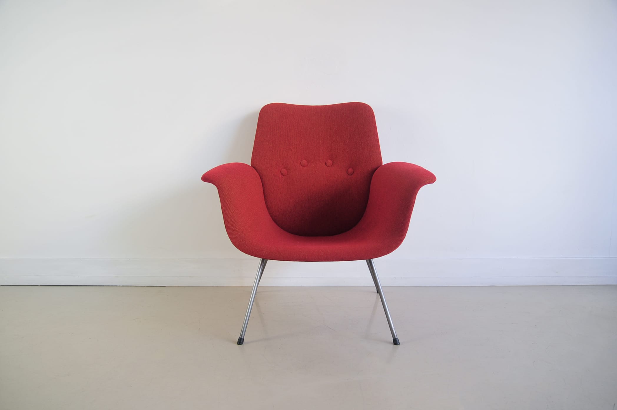 Rode Fauteuil Metalen Poten image 4