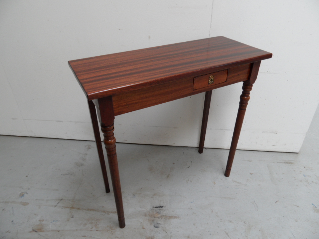 Mahonie Sidetable image 2
