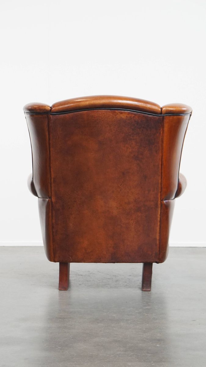 Sierlijke Schapenleren Oorfauteuil Met Zwarte Biezen En Klassieke Vormen image 4