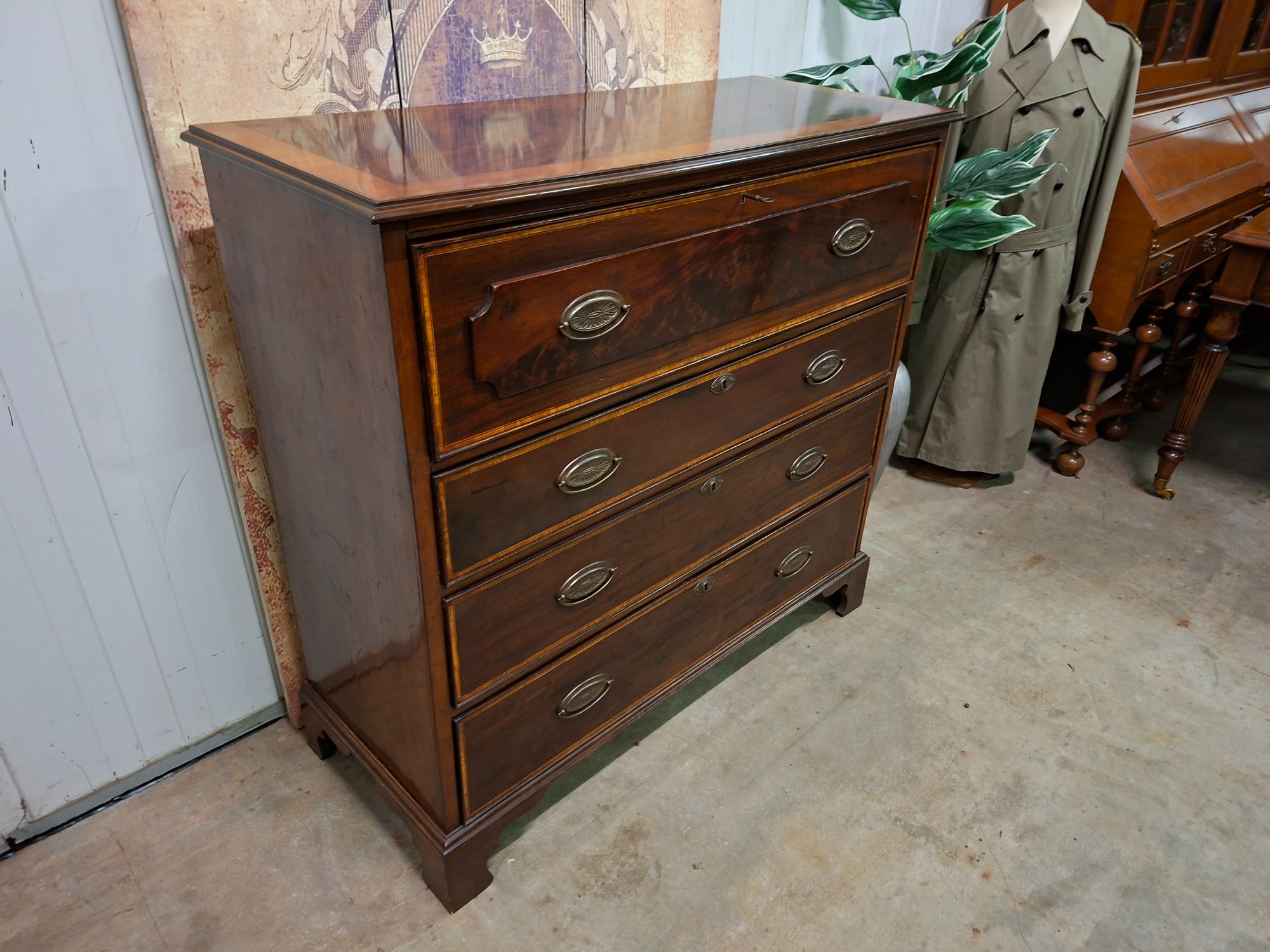 Antieke Engelse Ladenkast, Commode, Achter De Bovenste Lade Zit Een Schrijfgedeelte Ca. 1860 Afm. 120x49 En 115cm Hoog. image 4