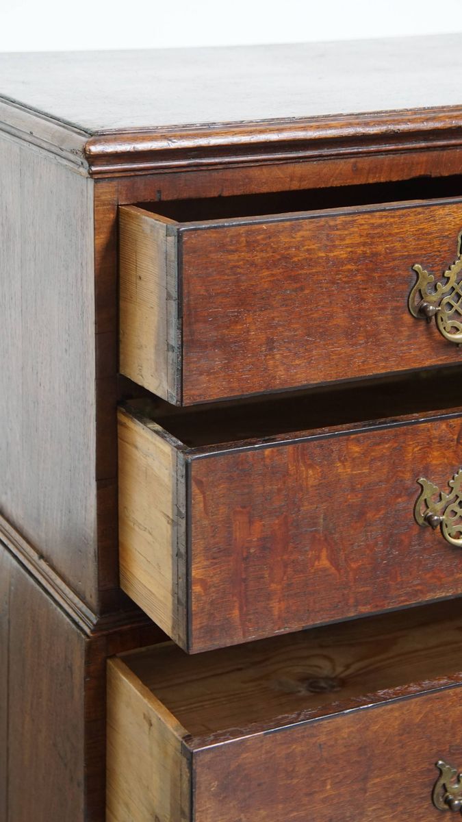 Niet Veel Voorkomende Klassieke Lage Antieke Engelse Ladekast/ Chest On Chest Uit De 18e Eeuw image 14