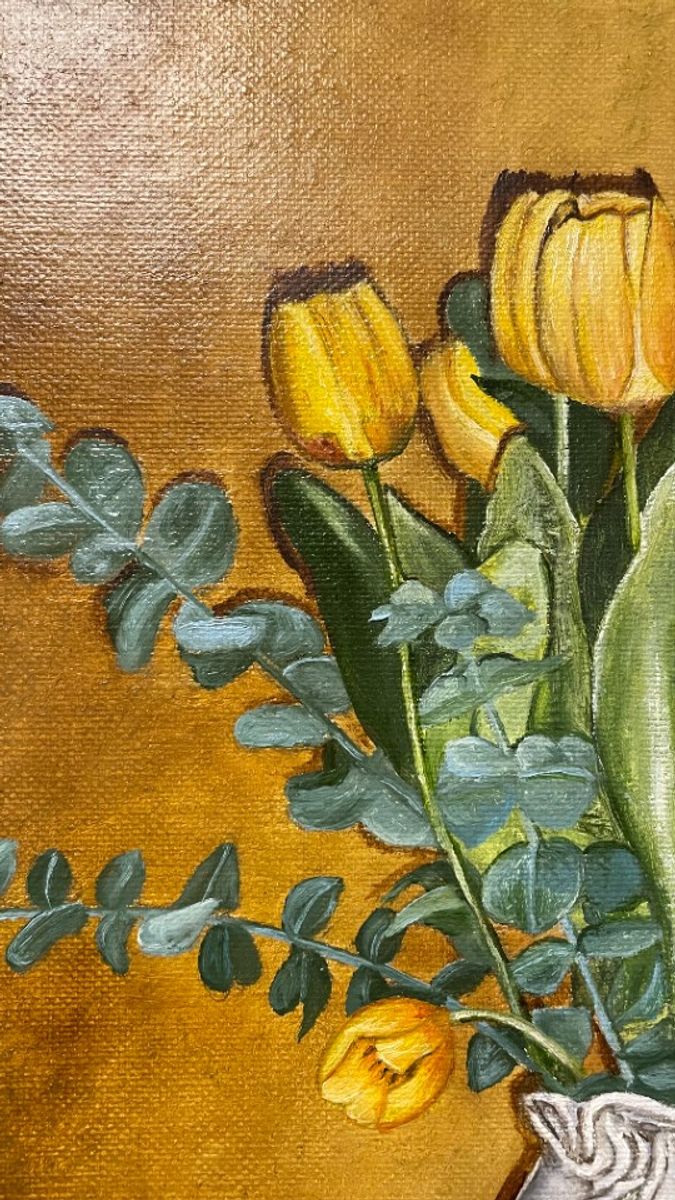 Gele Tulpen In Een Witte Vaas image 5