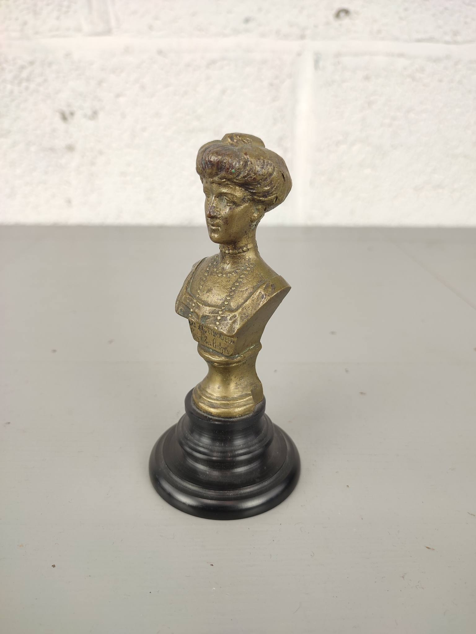 Kleine Bronzen Buste Koningin Elisabeth image 4