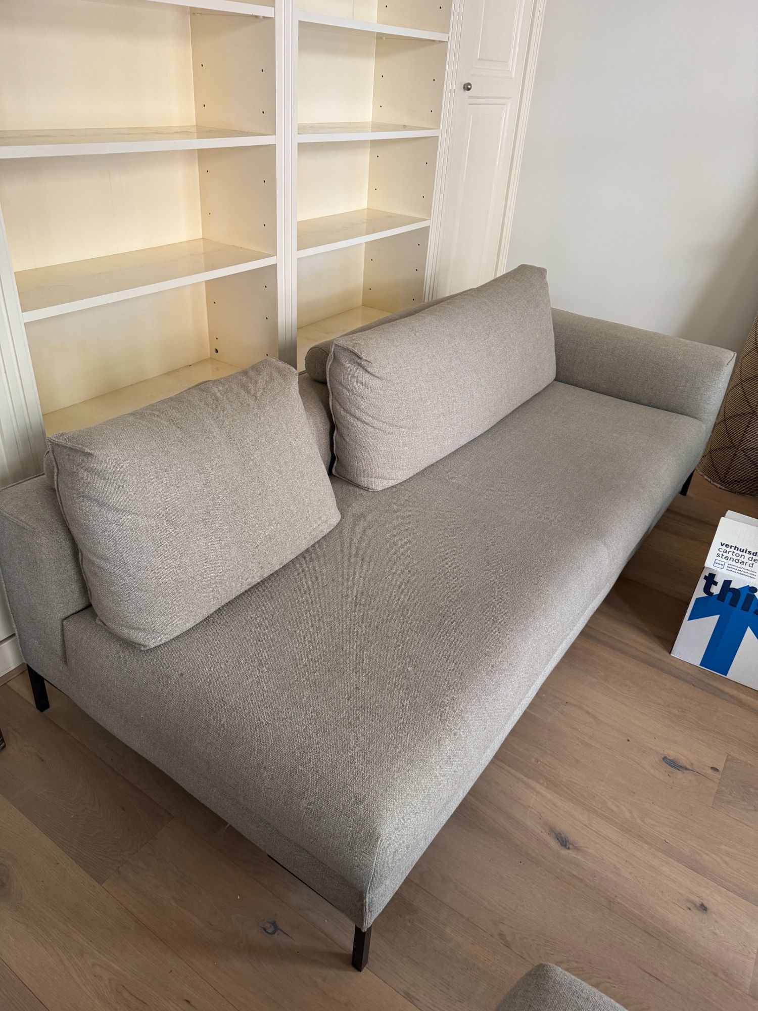 Design on Stock 2,5-zits Bank, 1-arm (links) + Poof + Rugkussens image 5