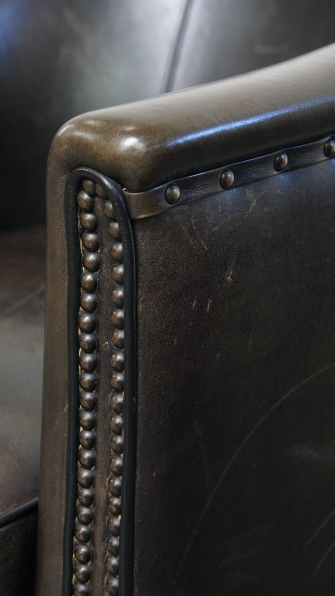 Unieke Set Van 2 Subtiele Zwart/ Grijze Schapenleren Clubfauteuils Met Een Mooi Patina image 17