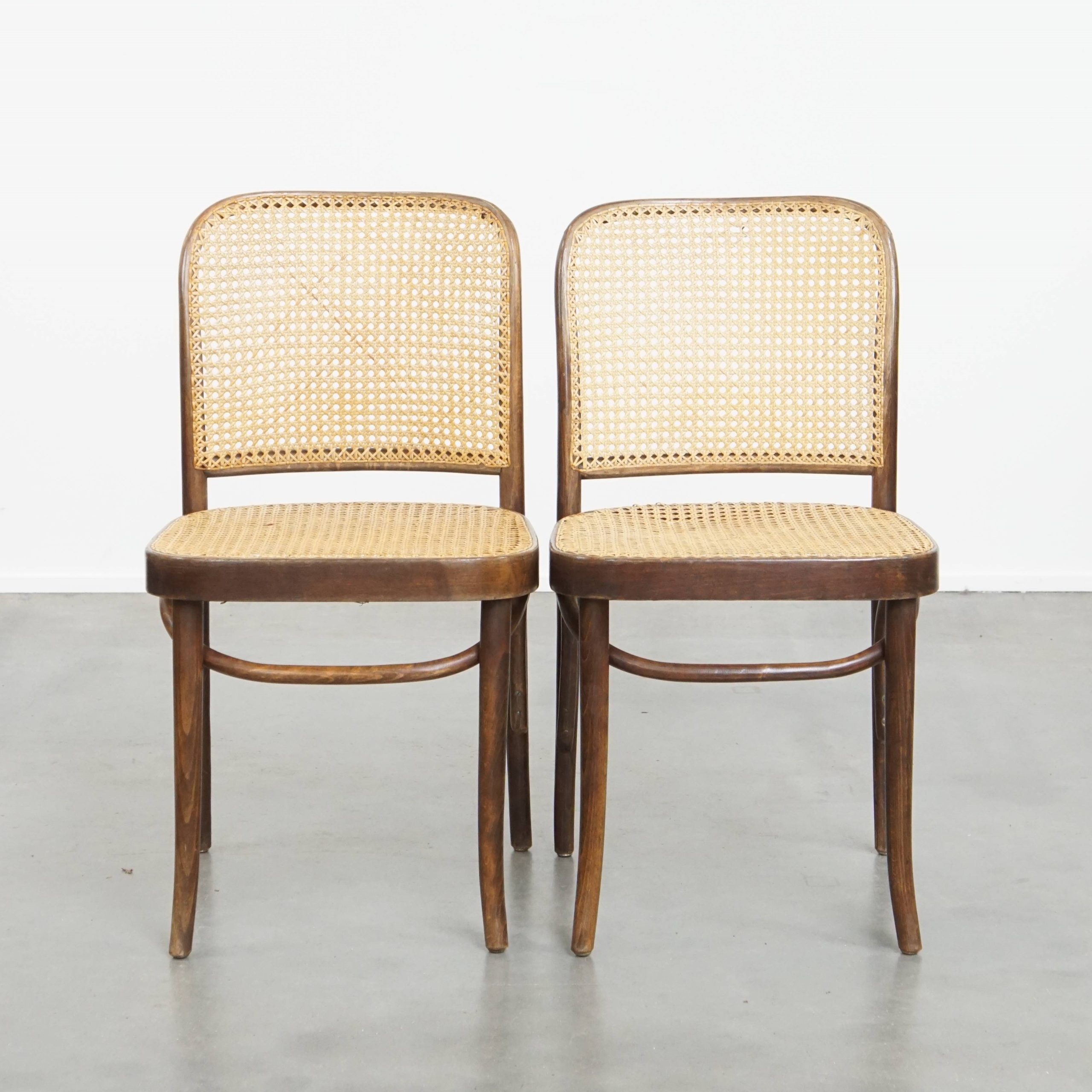 Set Van 2 Tijdloze En Charmante Bistro Stoeltjes In De Stijl Van Thonet Met Uniek Houten Frame image 2