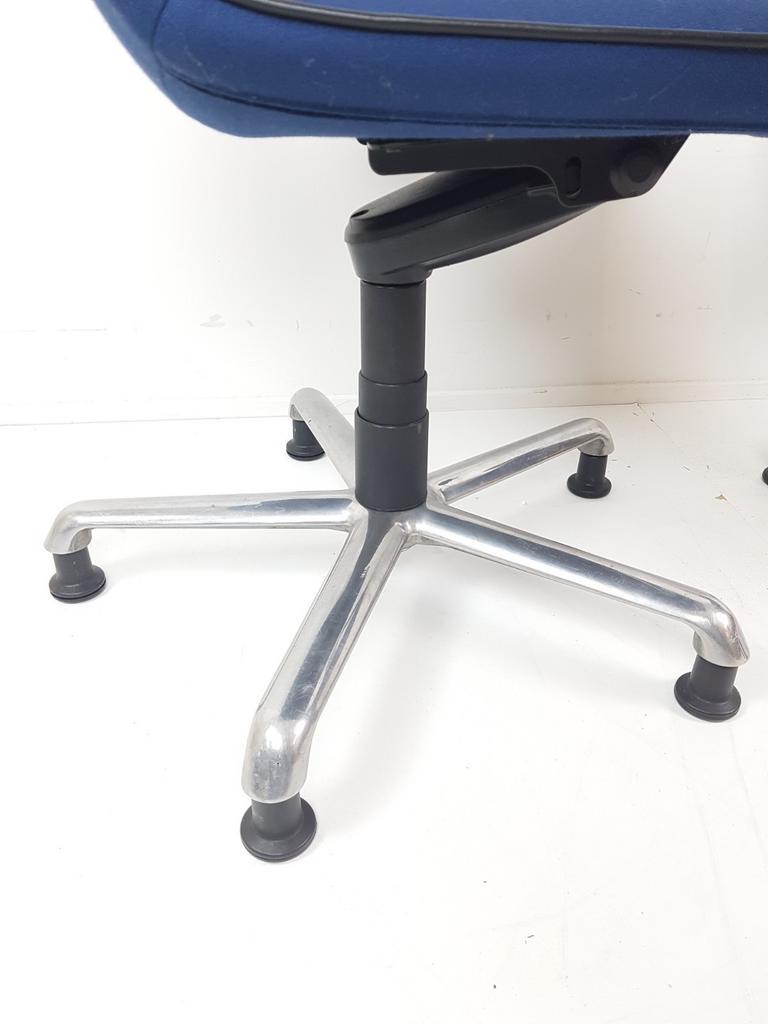 2 Artifort Bureaustoelen Blauw | Blauwe Bureaustoel Setprijs image 4