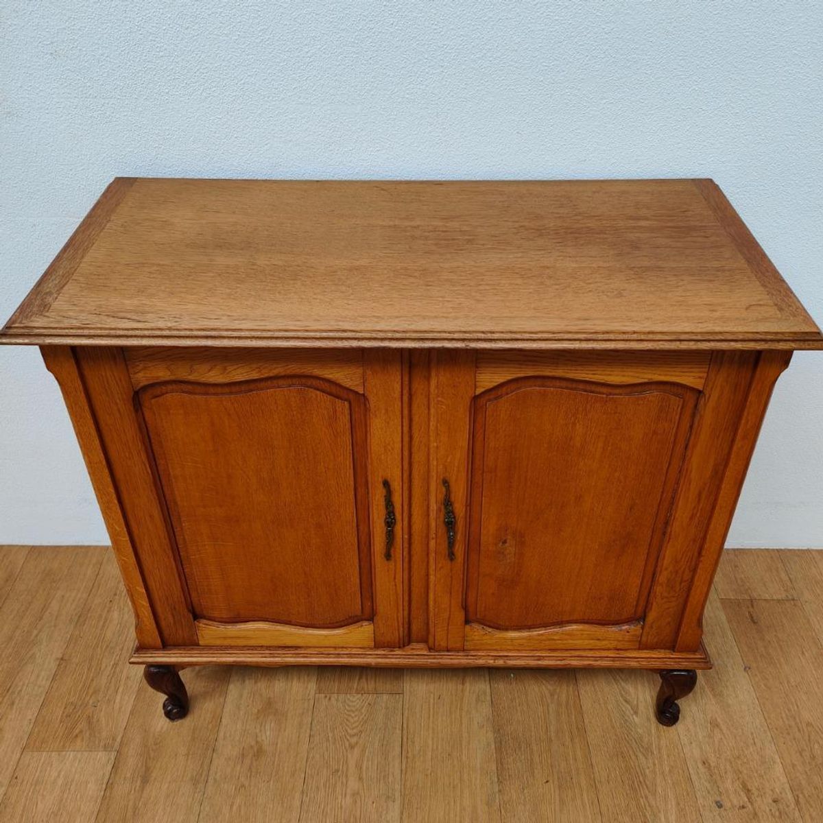 Vintage Queen Ann Schoenenkastje Halkastje Wandkastje Schoenenkast. image 4