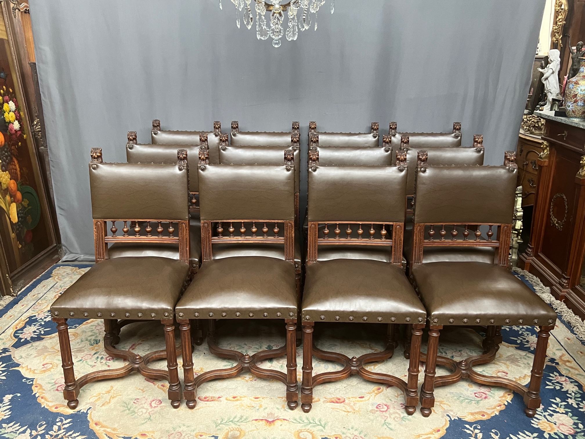 Set Van 12 Stoelen In Renaissancestijl. image 2
