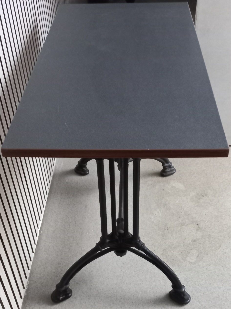 Gietijzeren Grote Terrastafel Met Formica Tafelblad. image 9