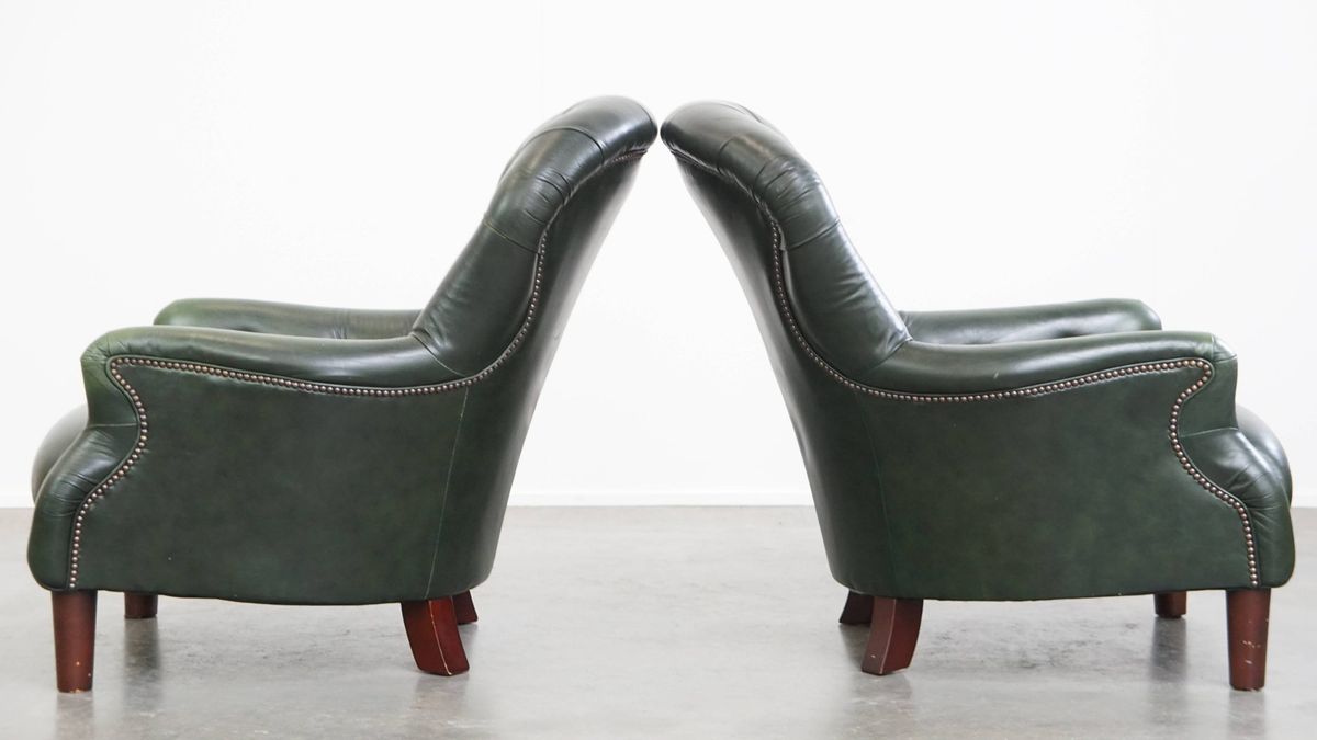 Zeer Charmante Set Van 2 Groene Rundleren Chesterfield Fauteuils In Engelse Stijl image 3