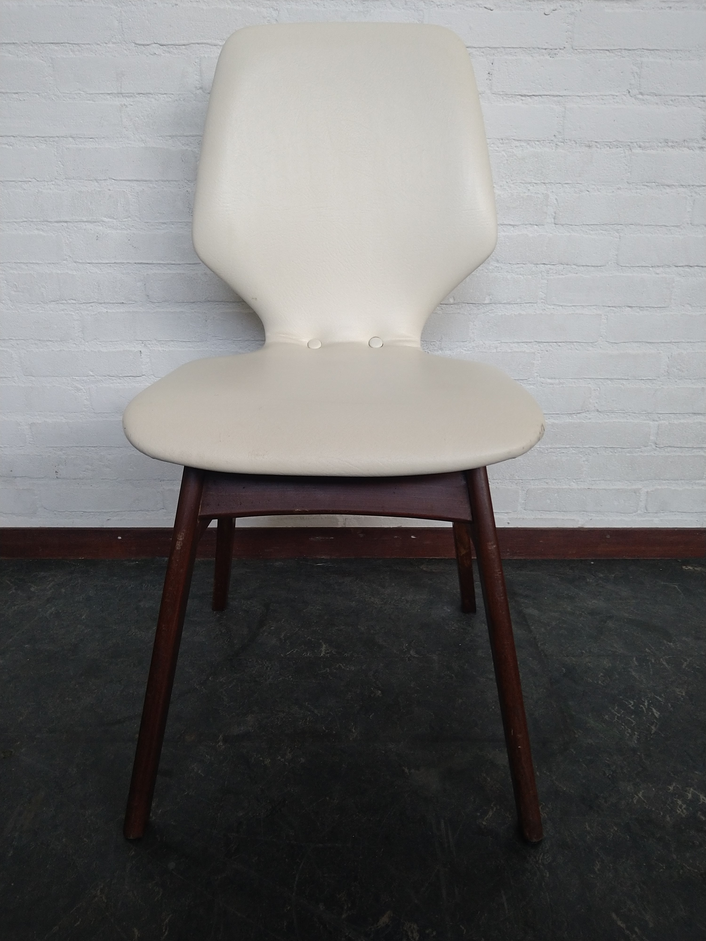3x Scandinavische Mid Century Eetstoelen image 3