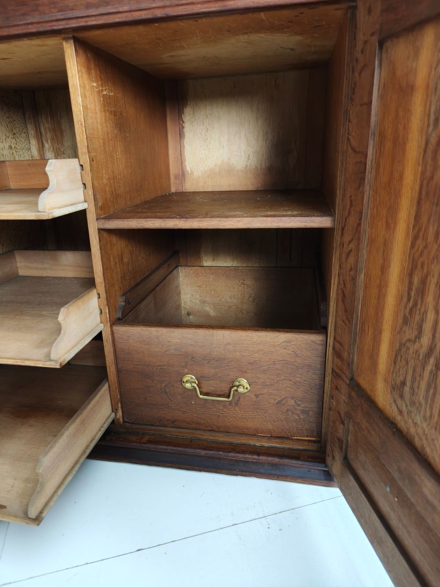 Zeldzaam 19e-eeuws Engels Arts & Crafts Eikenhouten Dressoir Van Pratt & Prince – Inlegwerk Met Zonnebloemmotie image 2