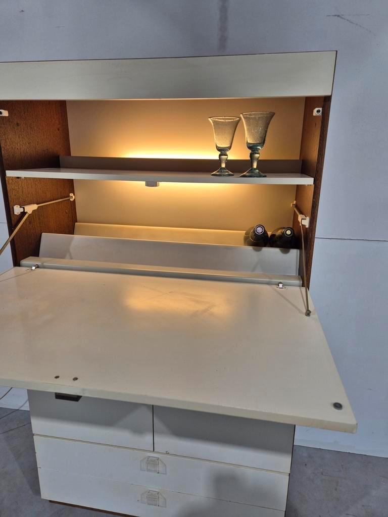 Pastoe Vintage Kast Met Bar En Licht Design image 8