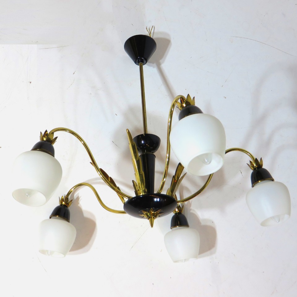 Vintage Kroonluchter In Messing En Opaline Glas, 1960s image 5