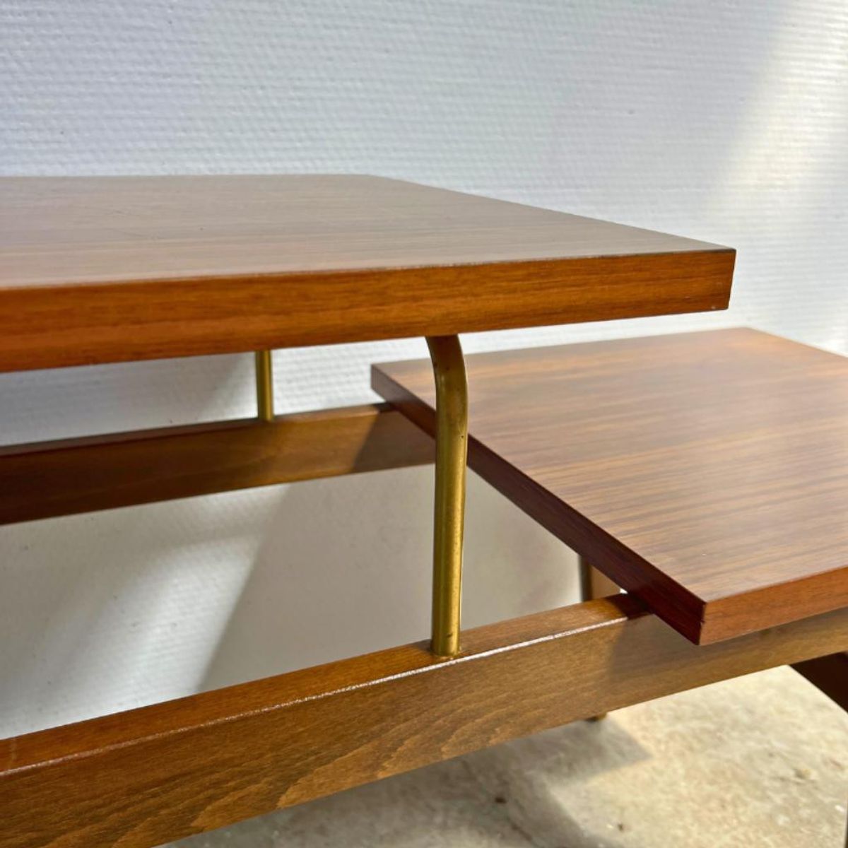 Vintage Plantentafel Met 3 Etages In Houtdessin Met Messing image 5