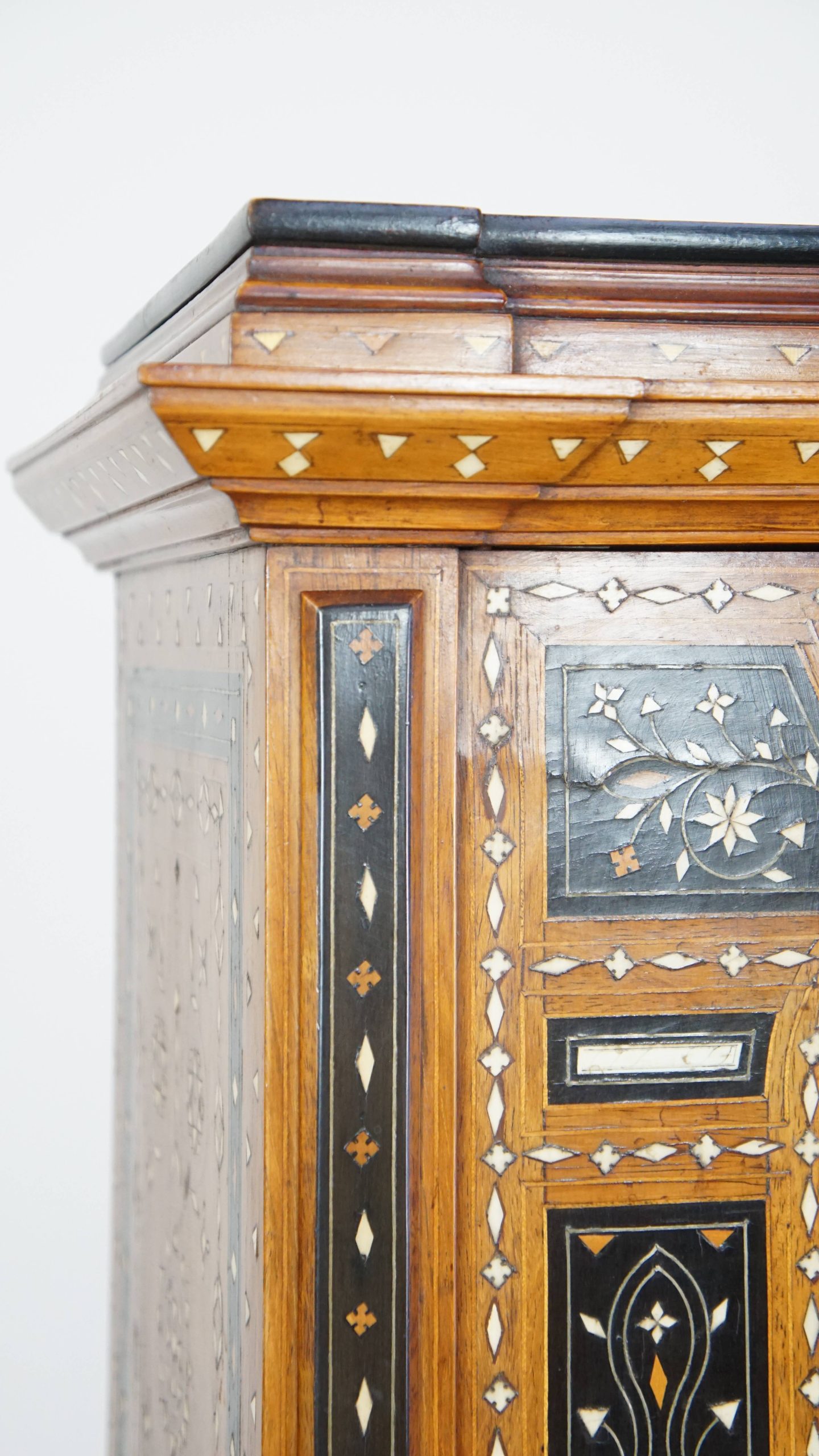 Rijk Gedecoreerde En Ingelegde Antieke Italiaanse Secretaire In Moorse Stijl, Ca. 1860 image 9