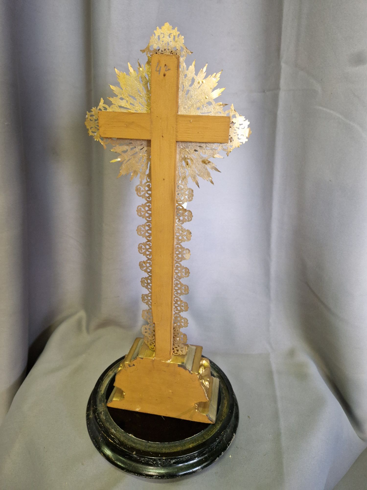 Gouden Crucifix Met Stolp image 6