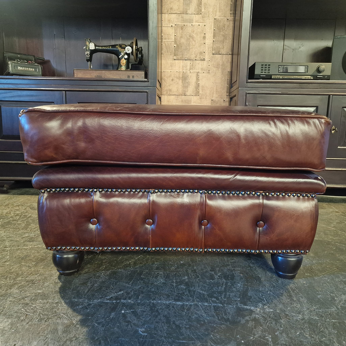 Chesterfield Ingleton Hocker - Cognac image 2