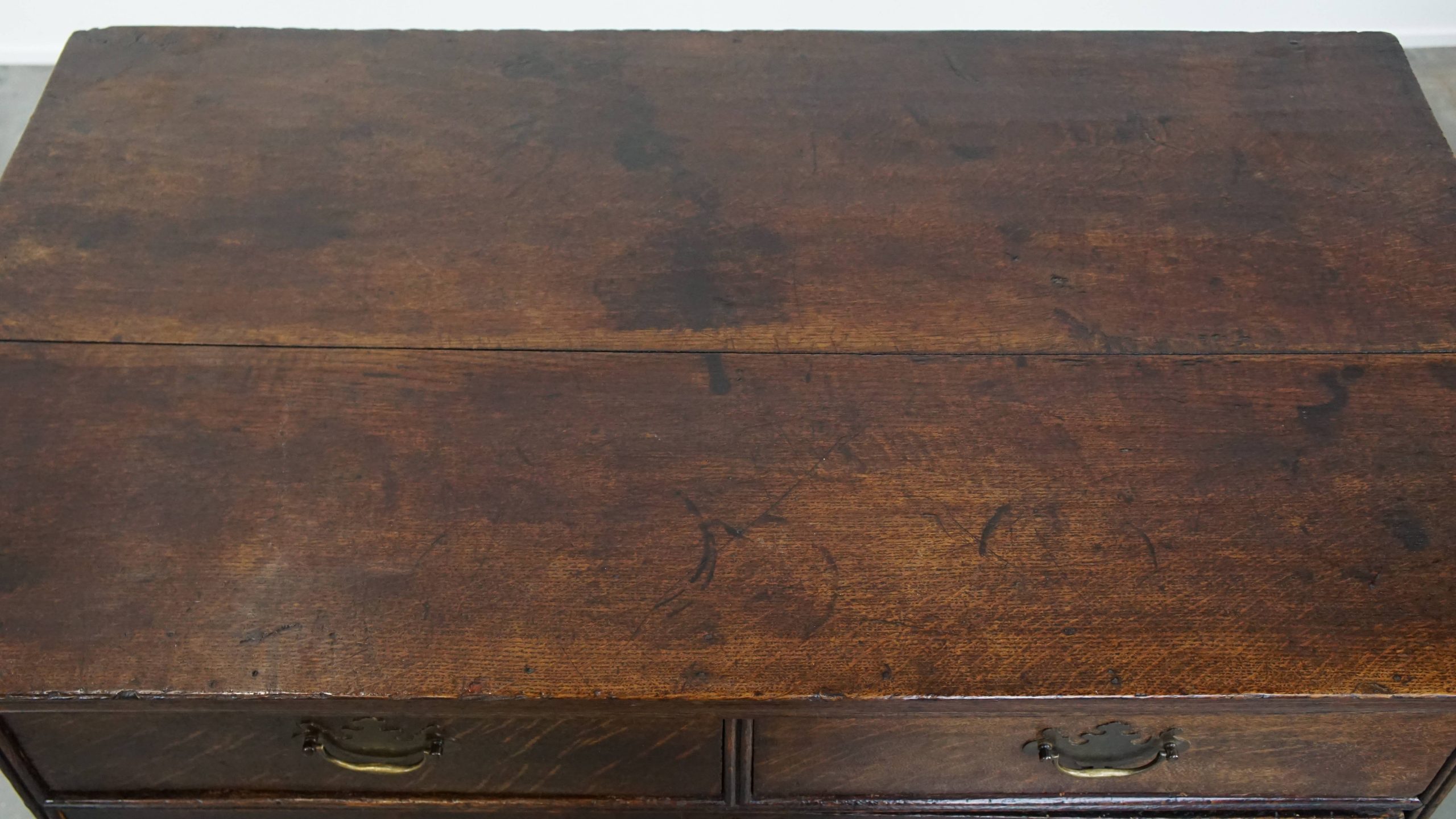 Elegante Vroeg 18e Eeuwse Antieke Engelse Ladekast/ Commode Gemaakt Van Eikenhout Met 5 Lades image 8