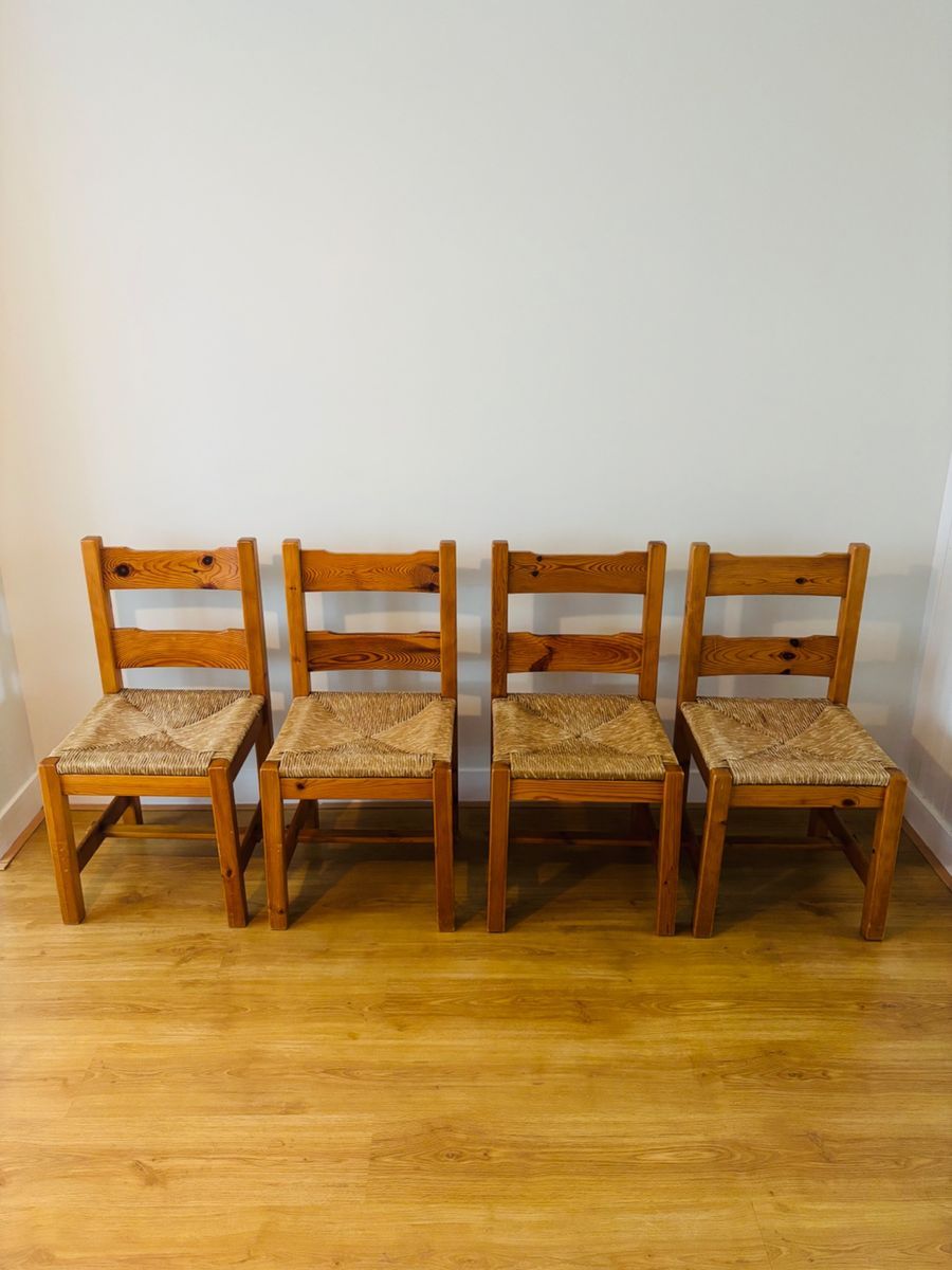 Set Van 4 Vintage Massief Grenenhouten Stoelen Met Biezen Zitting image 2