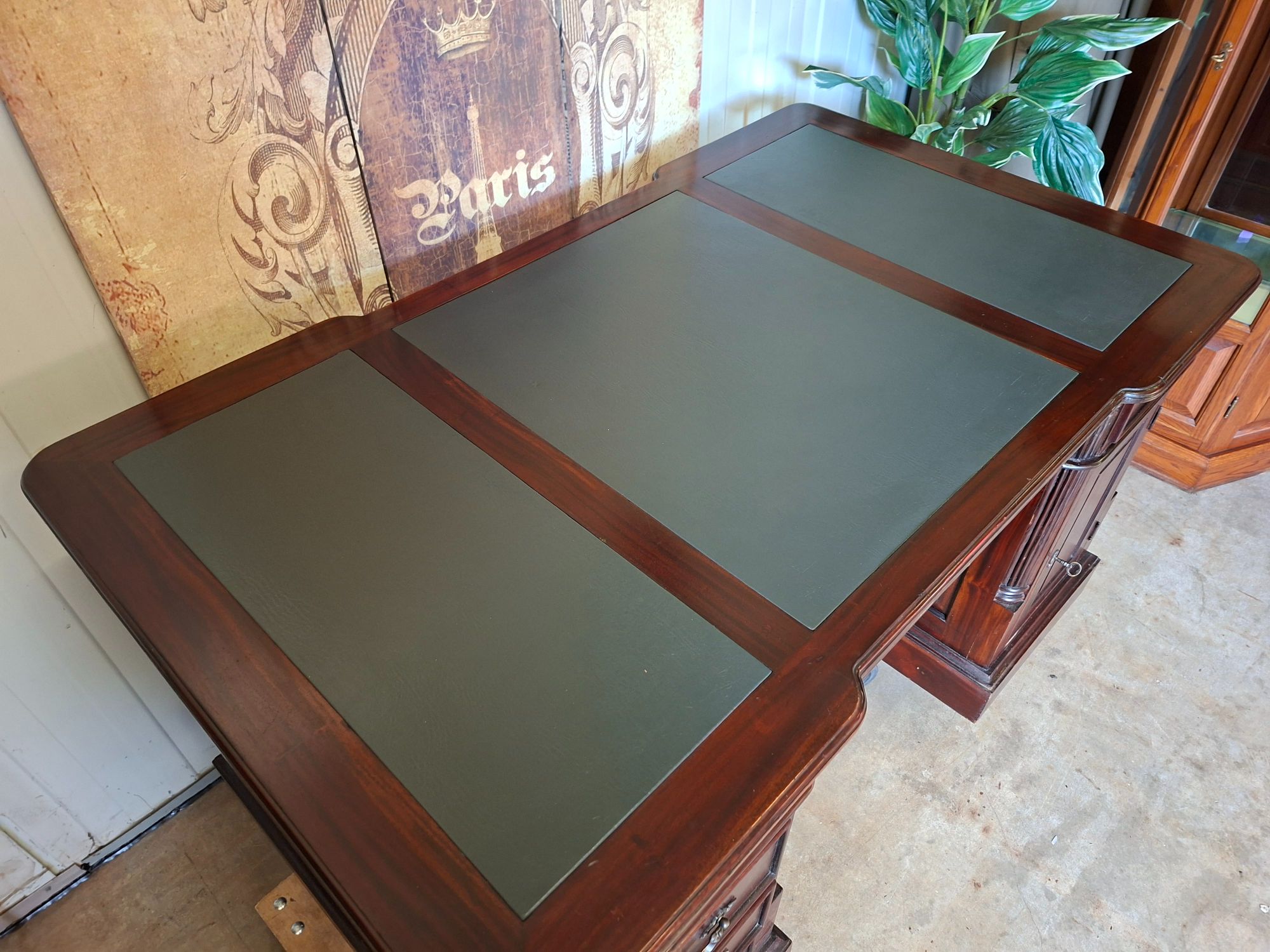 Klassieke Engels Dubbelzijdig Bureau, Schrijftafel, Partnerdesk Kast Afm.150x90cm En 80cm Hoog. image 5