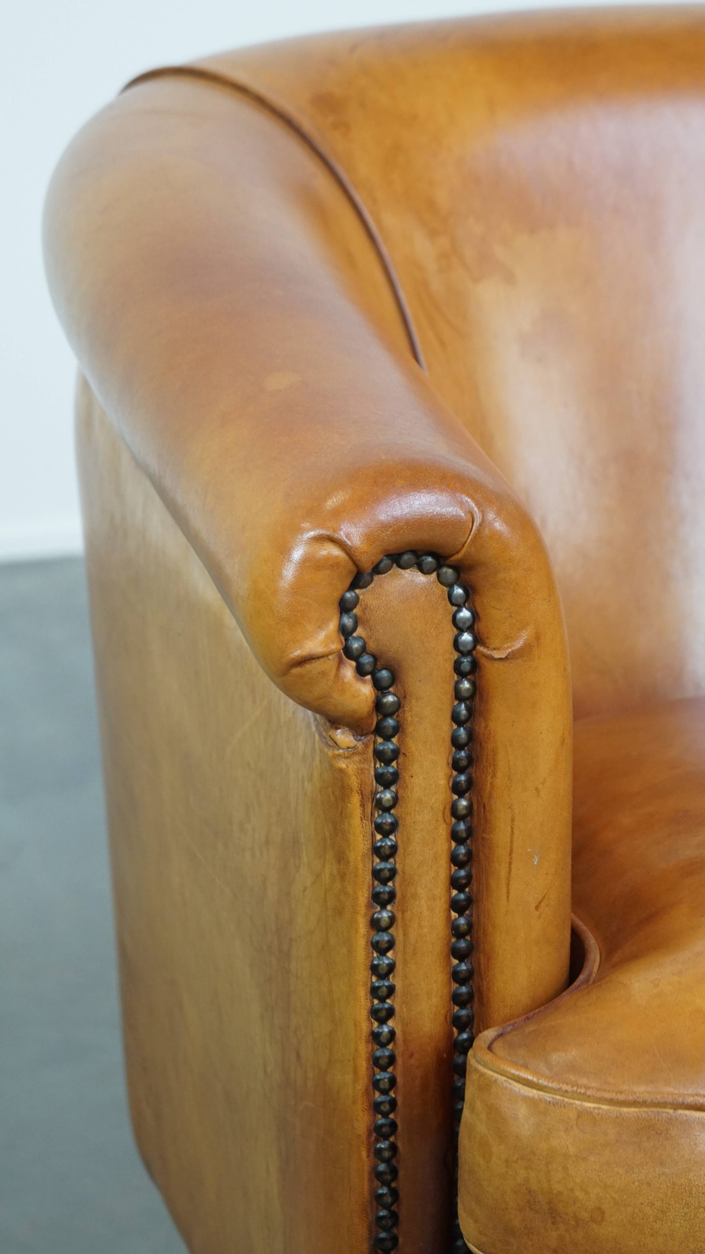 In Goede Staat Verkerende Charmante Schapenleren Clubfauteuil Met Een Warme Kleurstelling image 11
