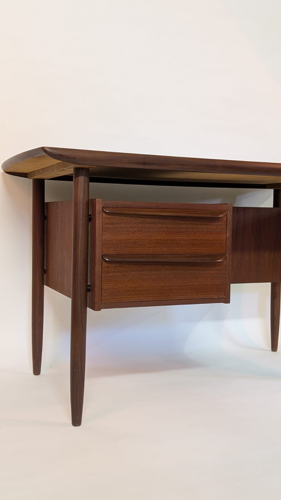 Iconisch Mid-century Teak Bureau – Tijseling Voor Hulmefa – Jaren ’50 – Cowhorn / Design Bureau / Retro Meubel image 9