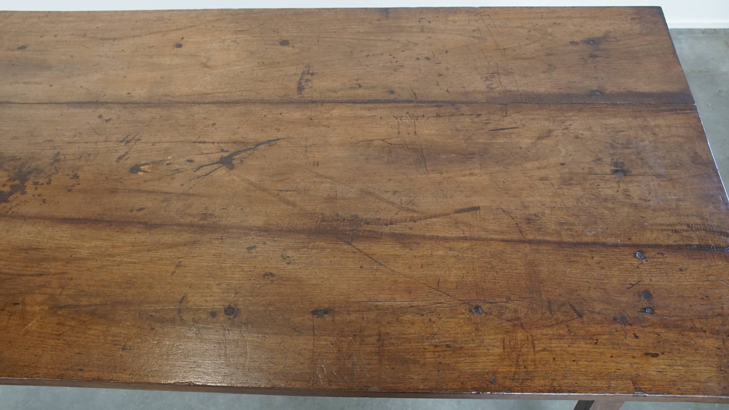 Tijdloze Antieke Vroeg 19e Eeuwse Engelse 6 Persoons Eettafel Met Een Prachtig Blad Van Notenhout image 10