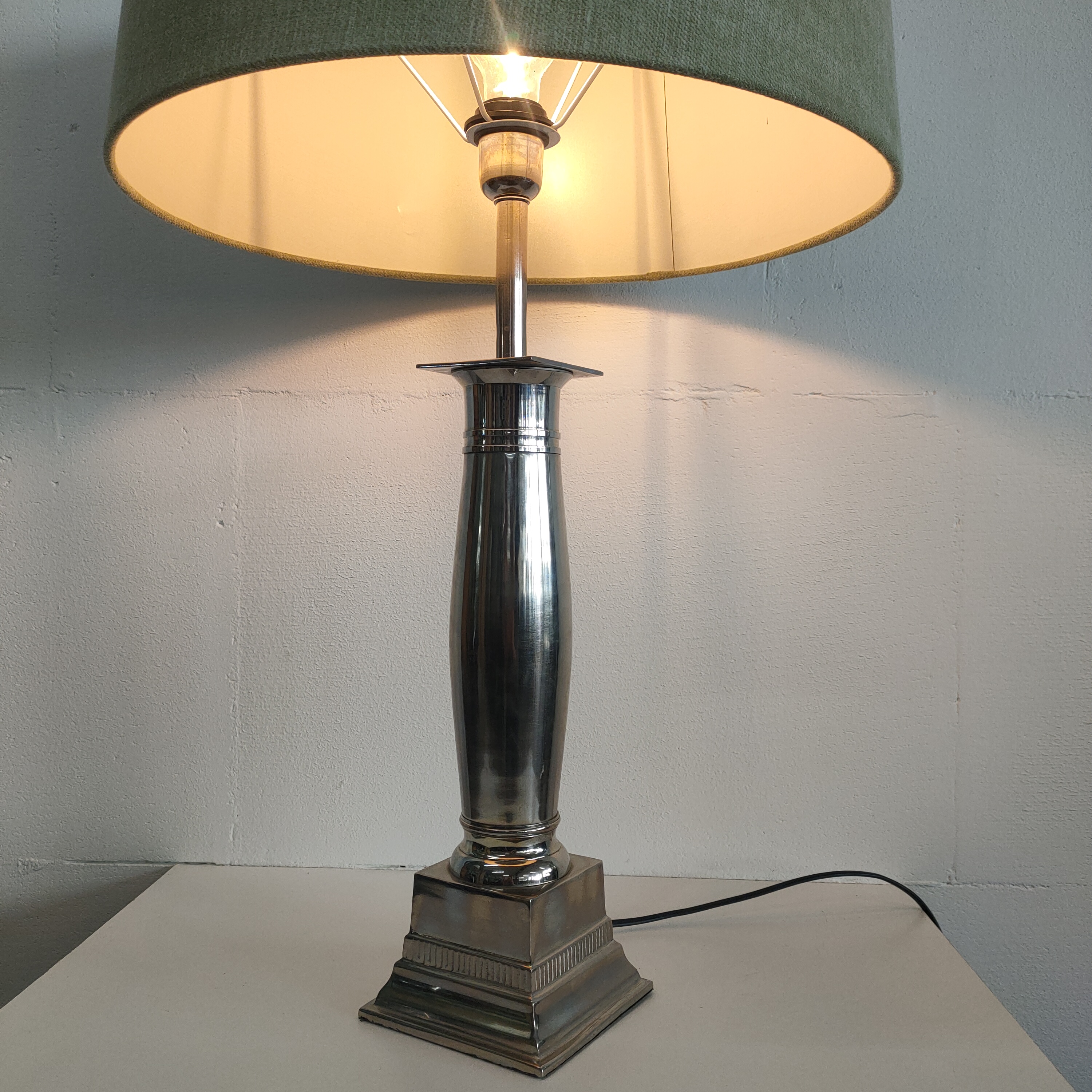 Hoge Tafellamp Met Groene Kap ('emperische Stijl') image 2