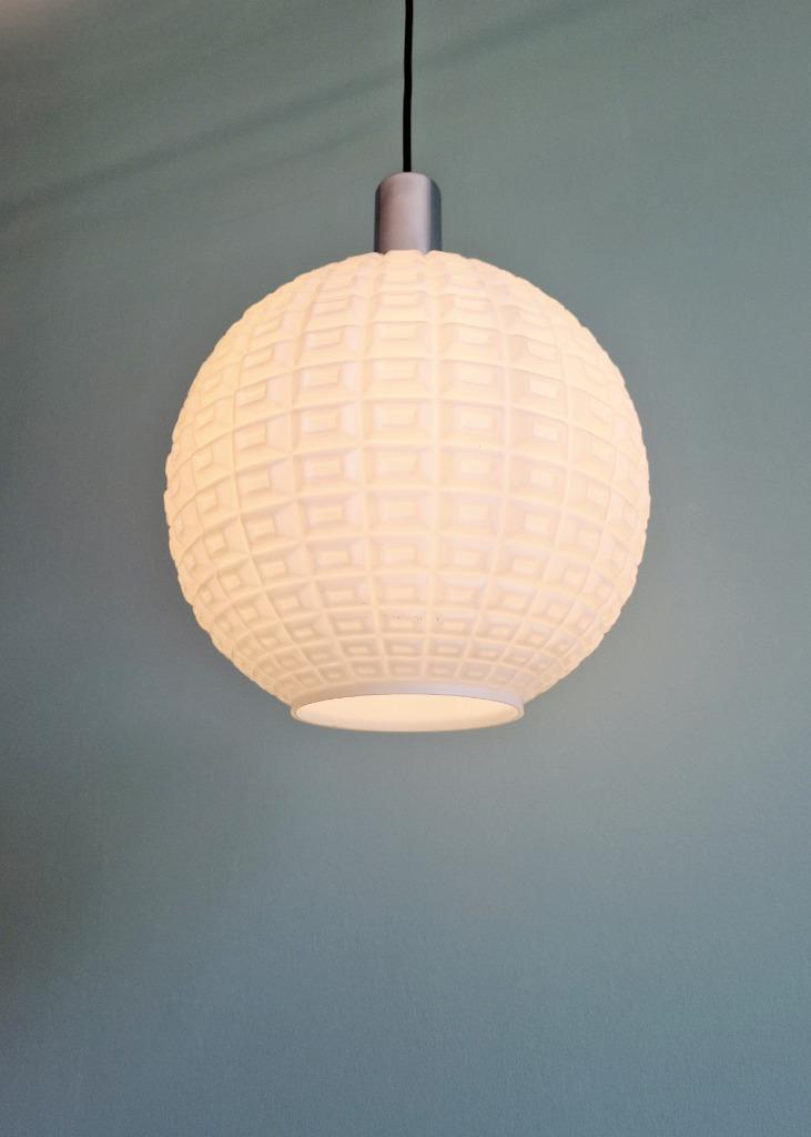 Vintage Getextureerde Witte Opaline Hanglamp, 1960-70 image 7